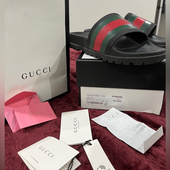 Men’s Gucci slides - Picture 1 of 8
